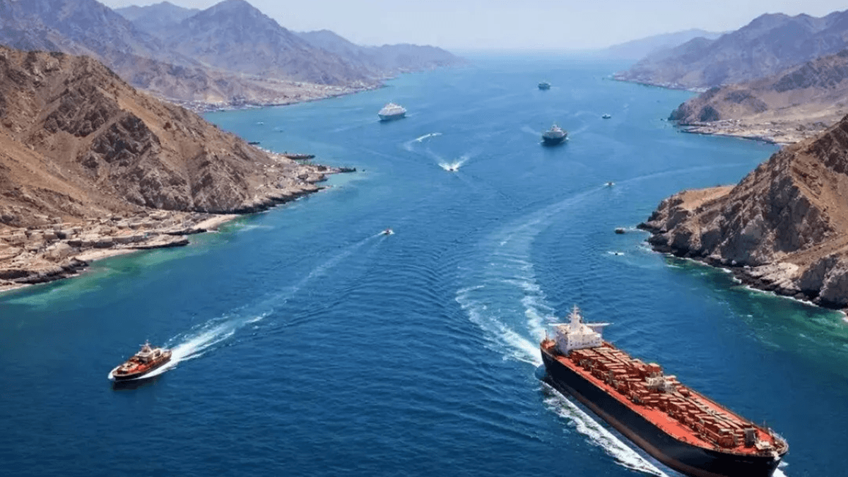 হরমুজ প্রণালী পেরোতে নতুন যে শর্ত দিল ইরান